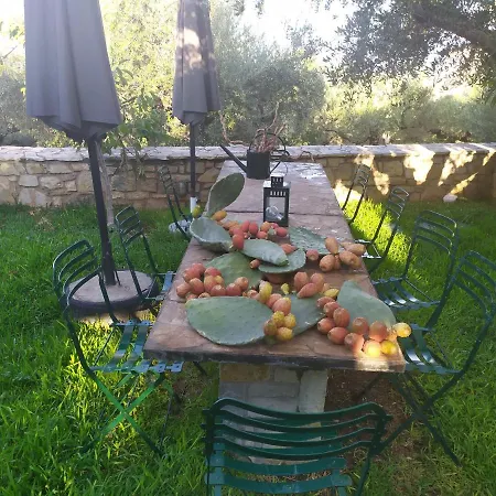 Garden Stone Studio - Secluded Holiday Escape شقة